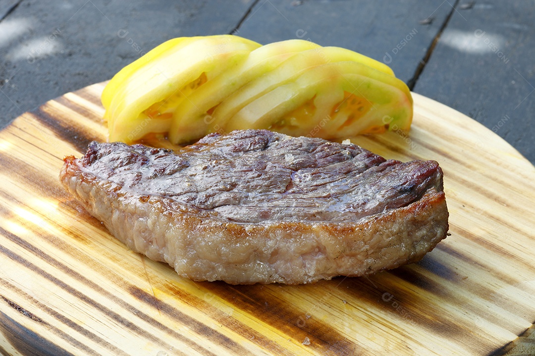 Picanha assada com tomates
