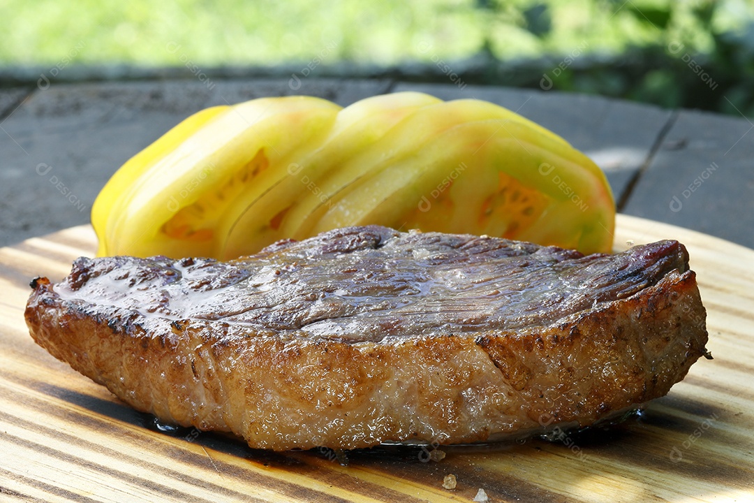 Picanha assada com tomates