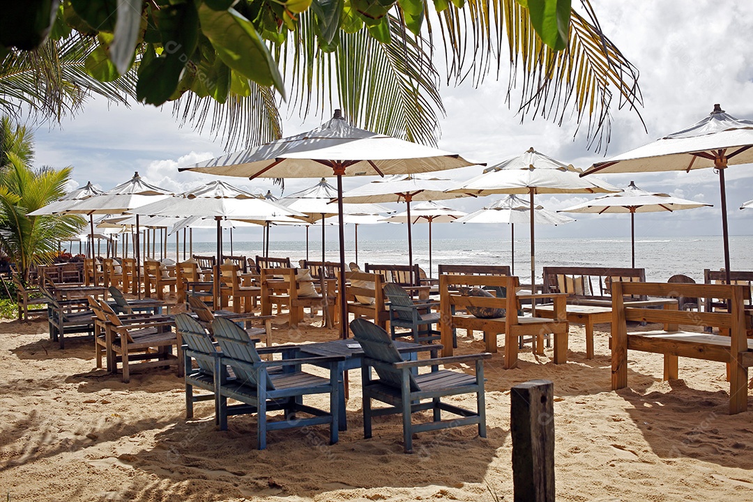 Cadeira de praia e guarda chuva