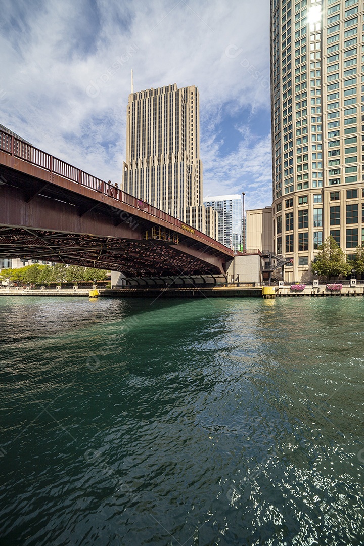 Ponte sobre o rio de Chicago