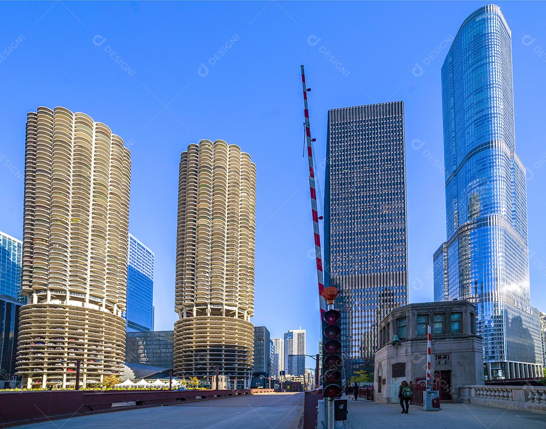 Arranha céus no centro de Chicago marina city