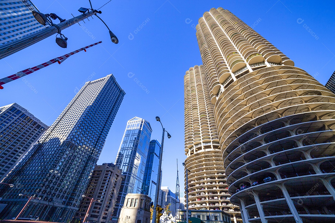 Arranha céus no centro de Chicago marina city