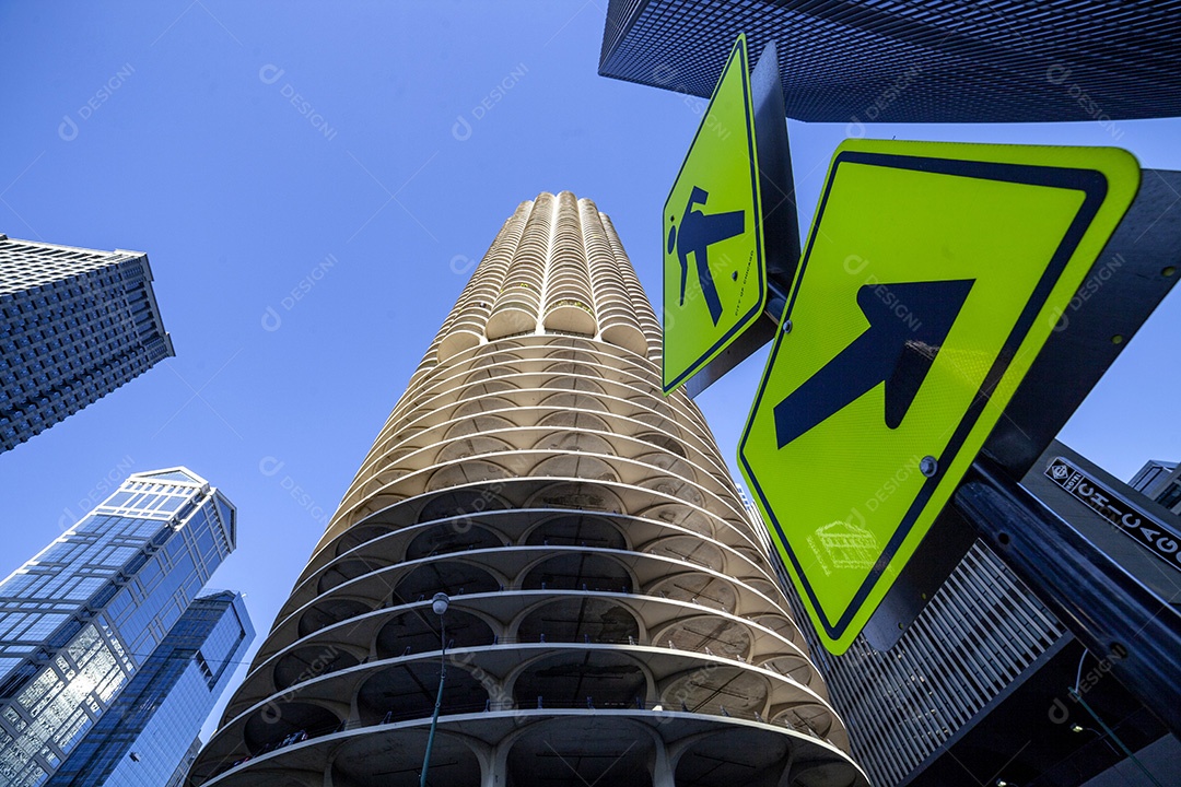 Arranha céus no centro de Chicago marina city