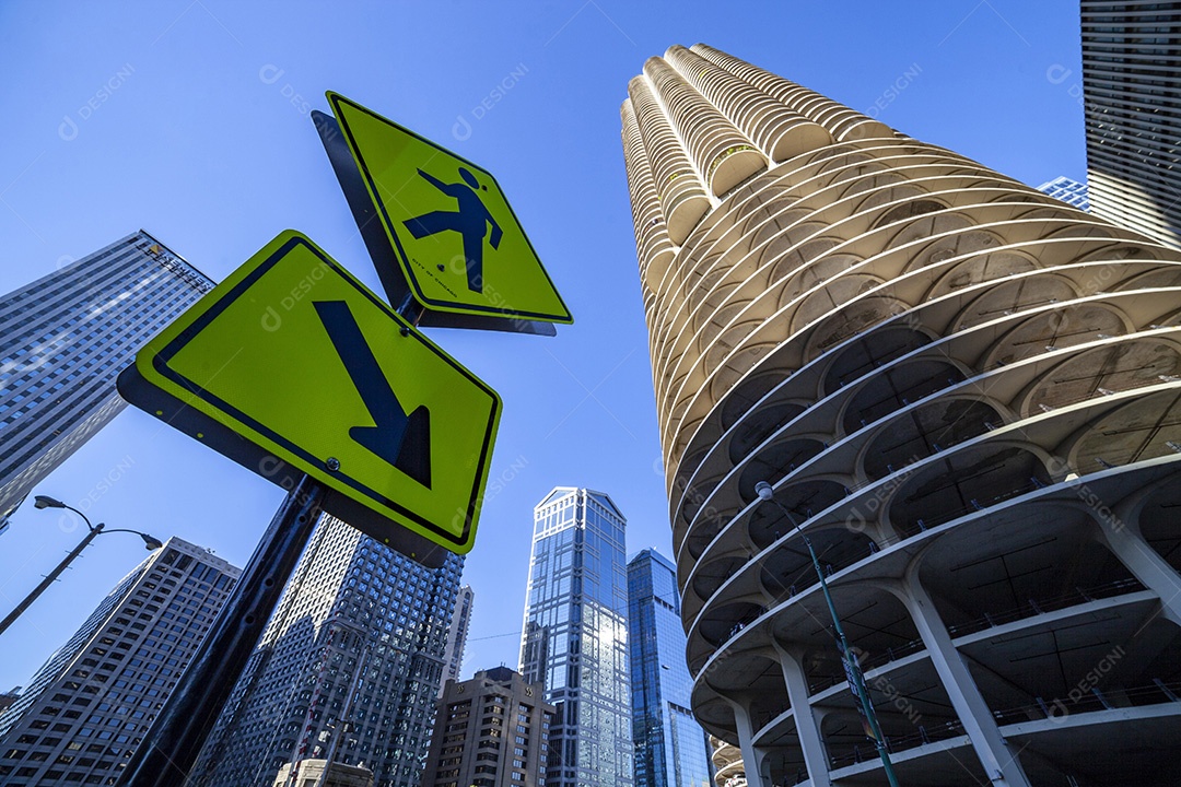 Arranha céus no centro de Chicago marina city