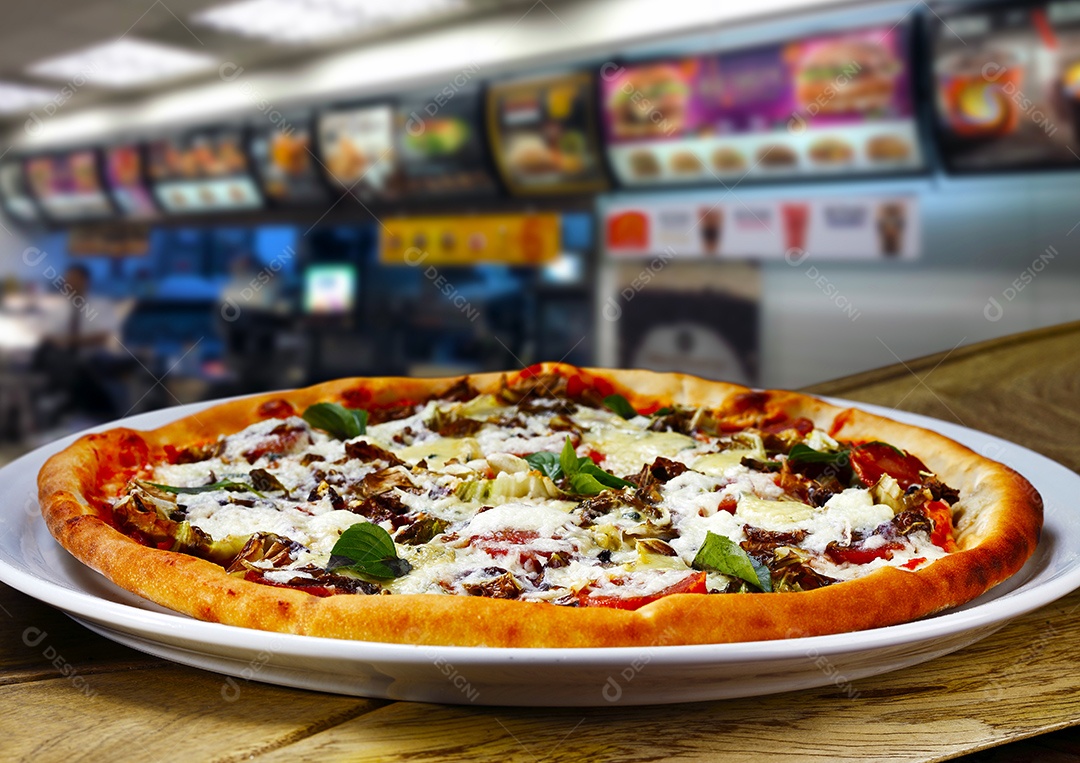 Pizza de queijo com manjericão