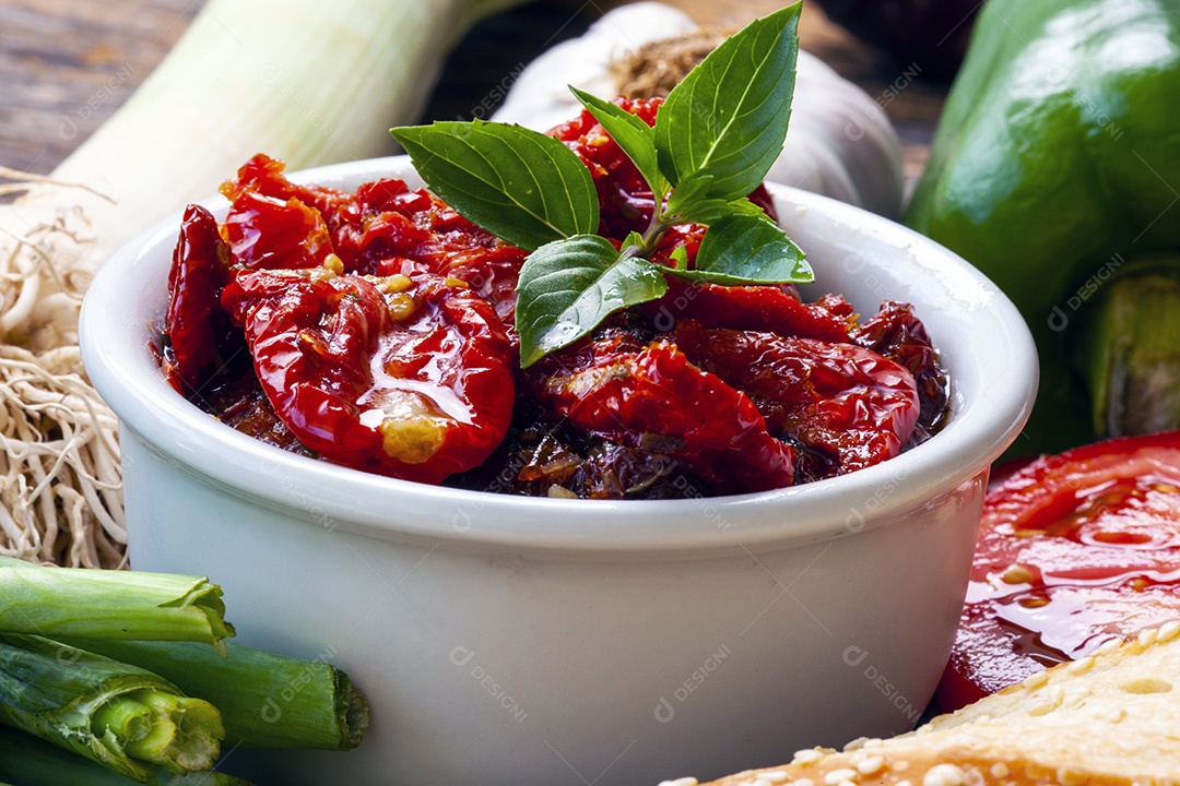 Tigela de tomate seco