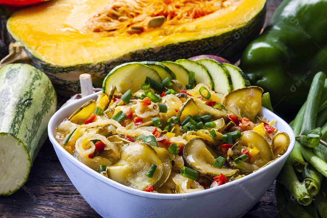 Abobrinha fatiada refogada