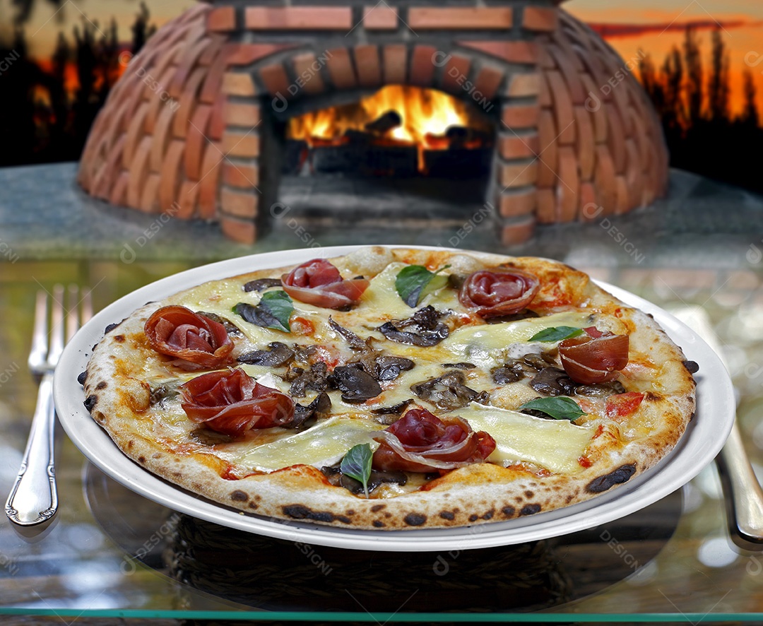 Fatia de pizza com presunto defumado