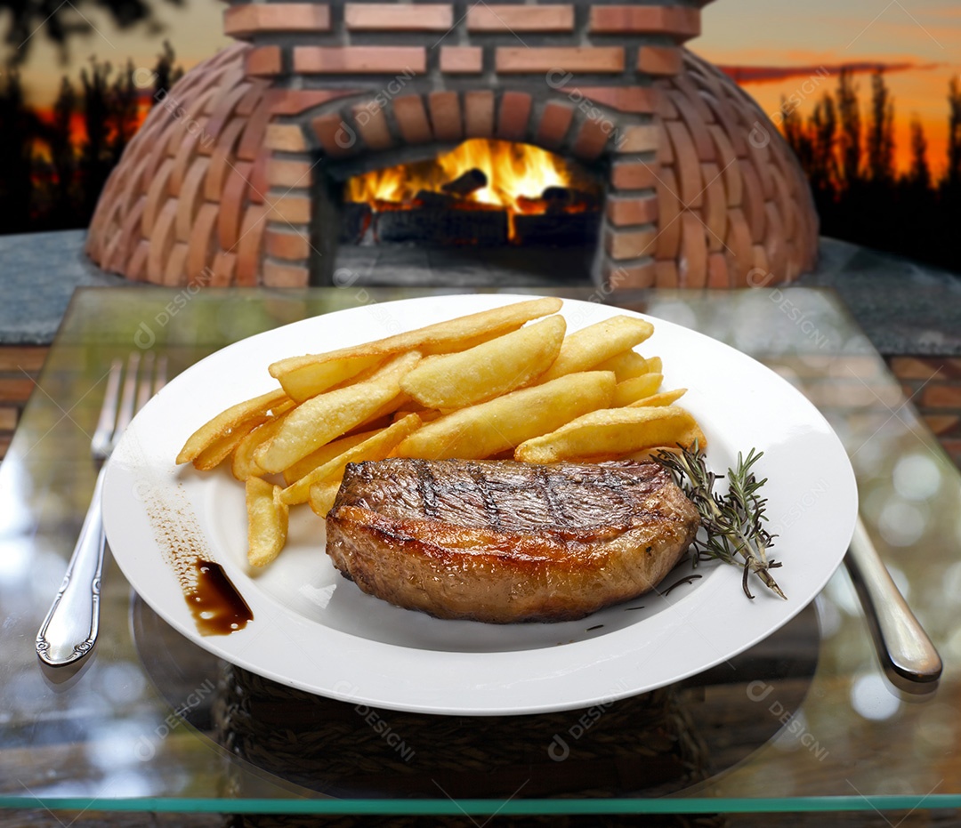 Bifede churrascos com batatas fritas