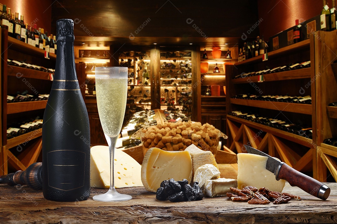 Bancada com garrafa de espumante e taça e queijo