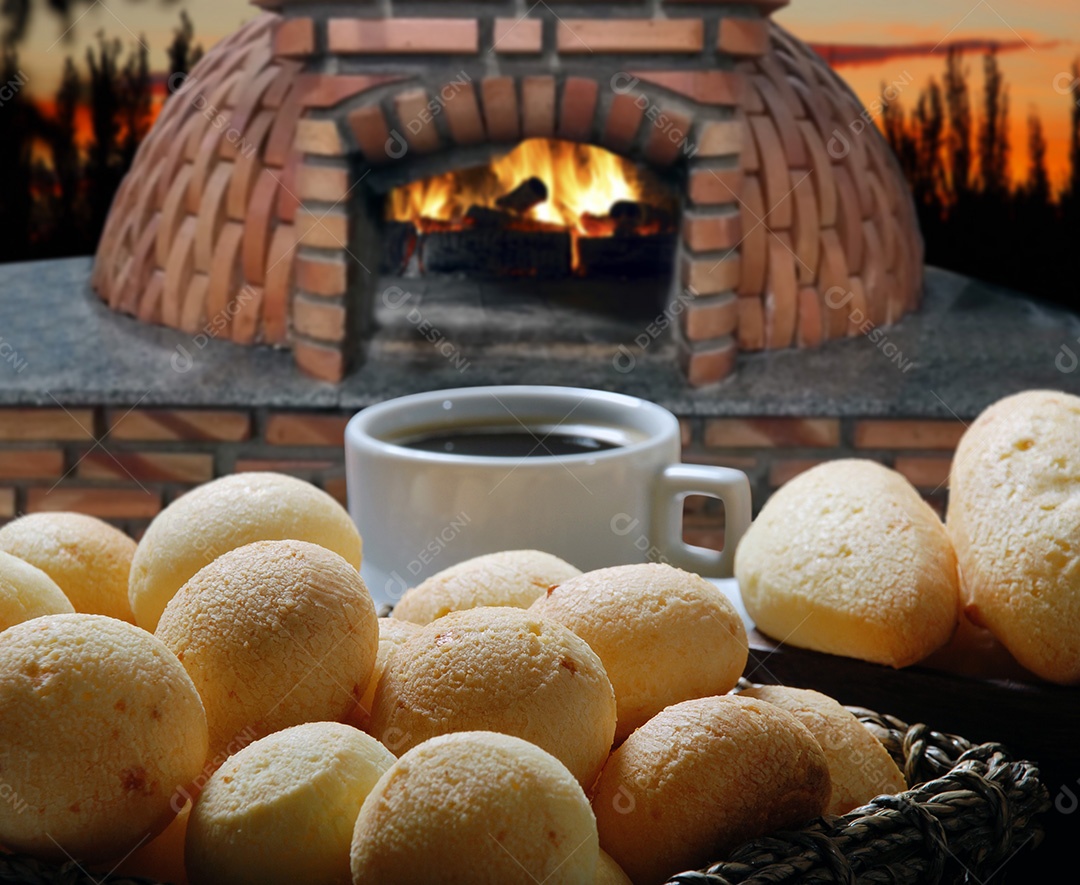Pão de queijo com xícara de café
