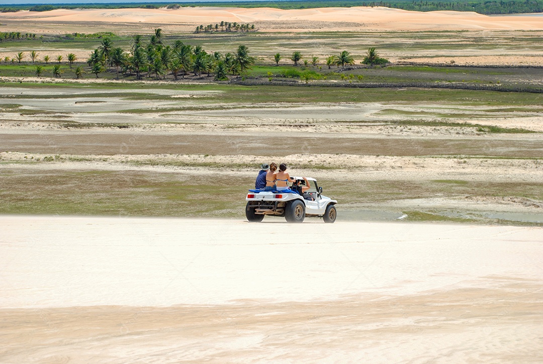 Jericoacoara é uma praia virgem escondida atrás das dunas