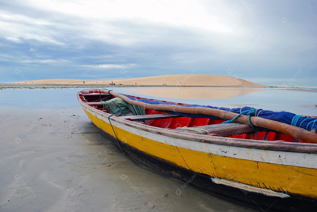 Jericoacoara é uma praia virgem escondida atrás das dunas do norte