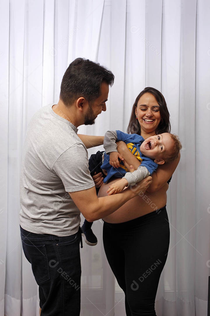 Linda família em ensaio fotografico