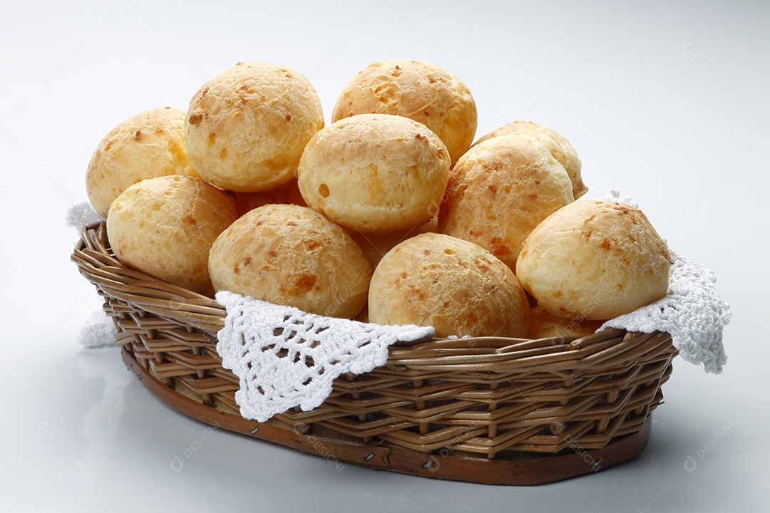 Cestinha de madeira com biscoito de queijo