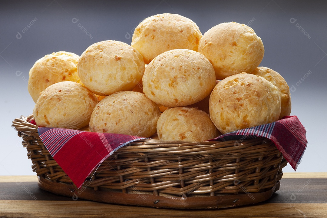 Cesta com biscoito de queijo