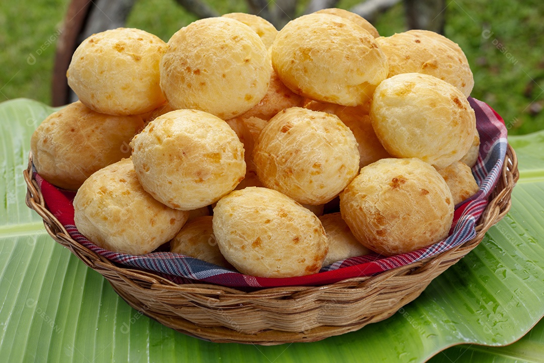 Cesta de pão de queijo