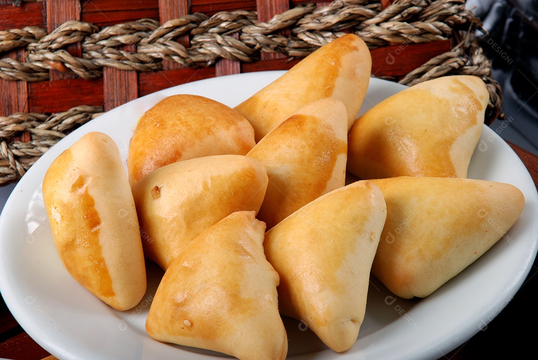 Petisco brasileiro esfiha de carne