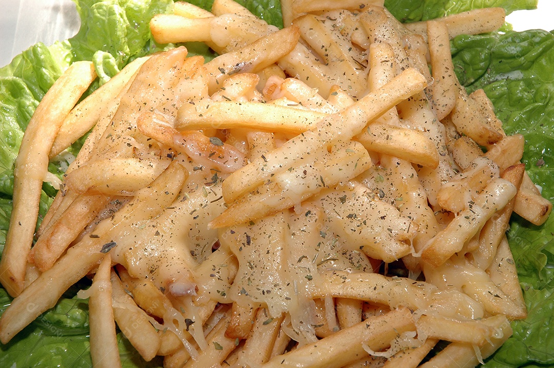 Batatas fritas com alface