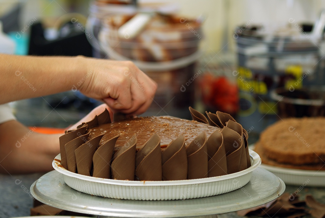Confeitaria fazer bolo de chocolate