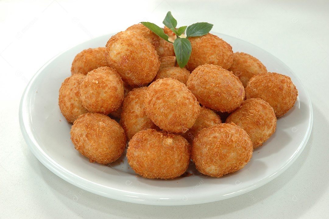 Petiscos brasileiros coxinha