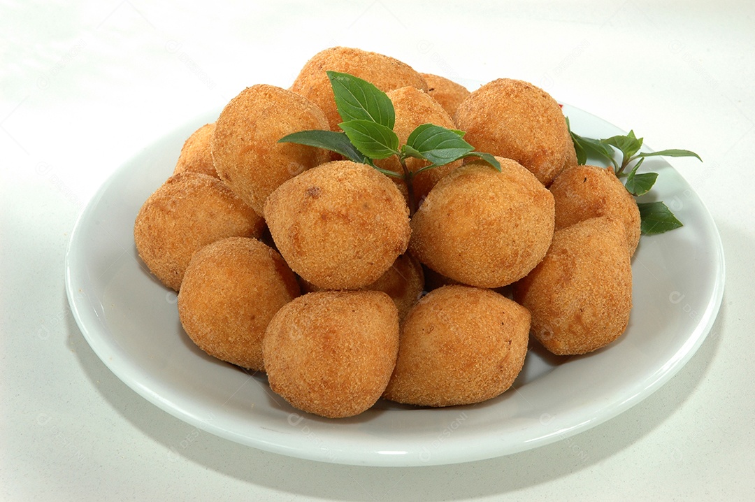 Petiscos brasileiros coxinha