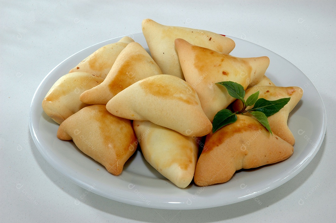 Petisco brasileiro esfiha de carne