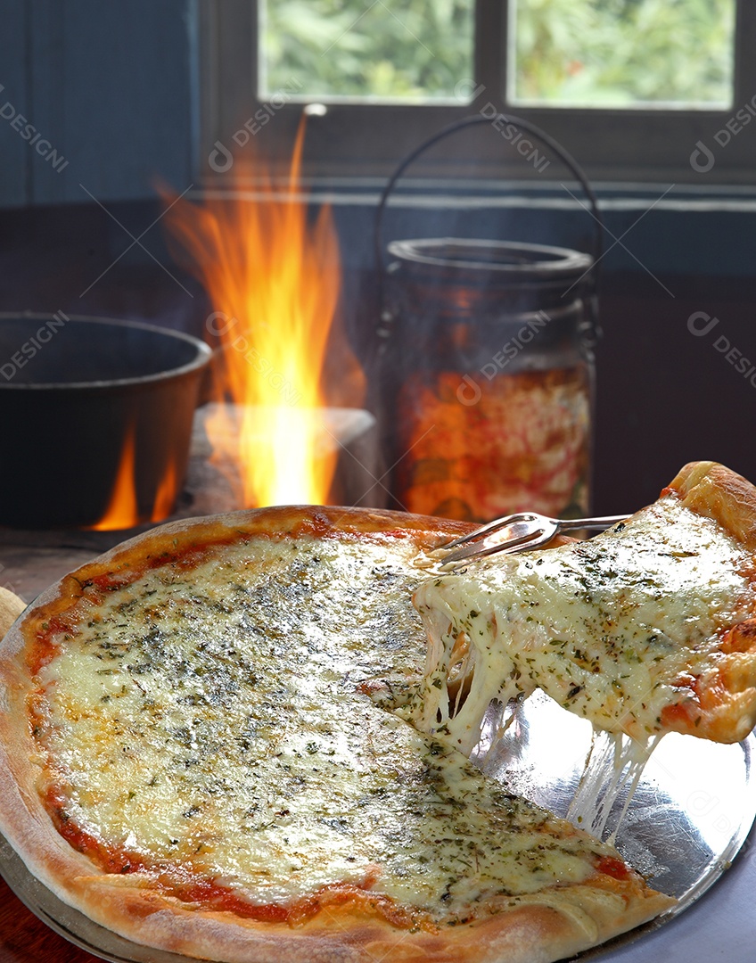 Fatia de pizza queijo derretido