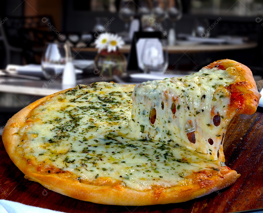 Fatia de pizza queijo derretido