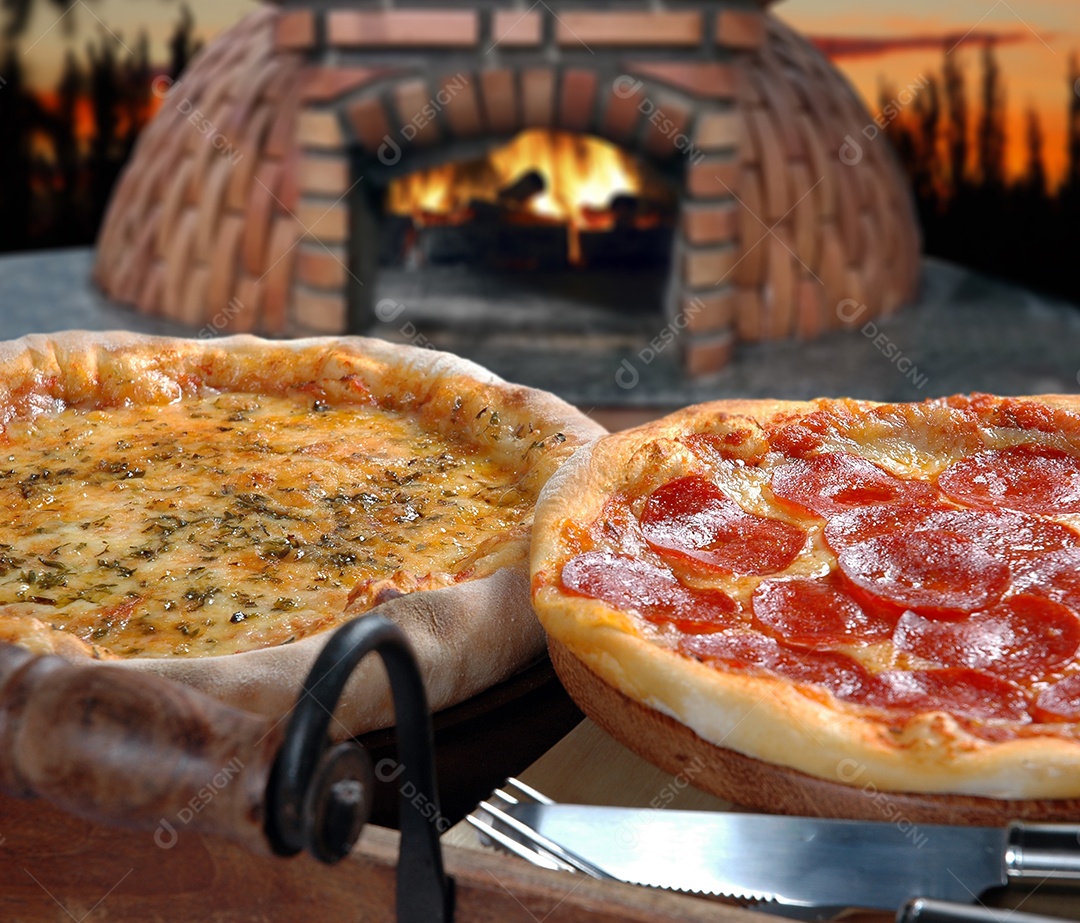 Duas pizzas calabresa e queijo