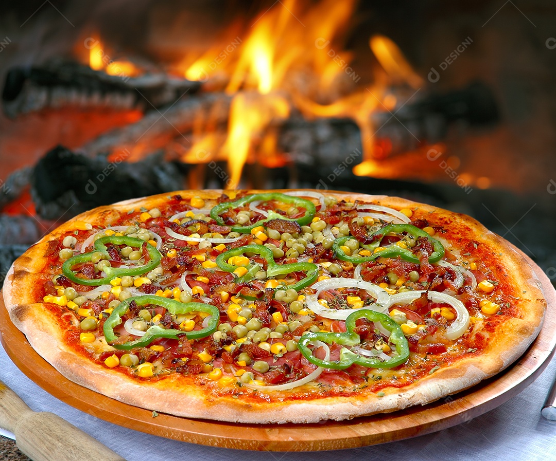 Pizza com milho bacon chili cebola ervilha