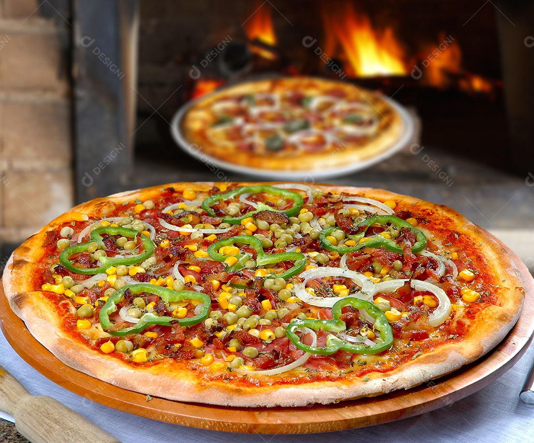 Pizza com milho bacon chili cebola ervilha