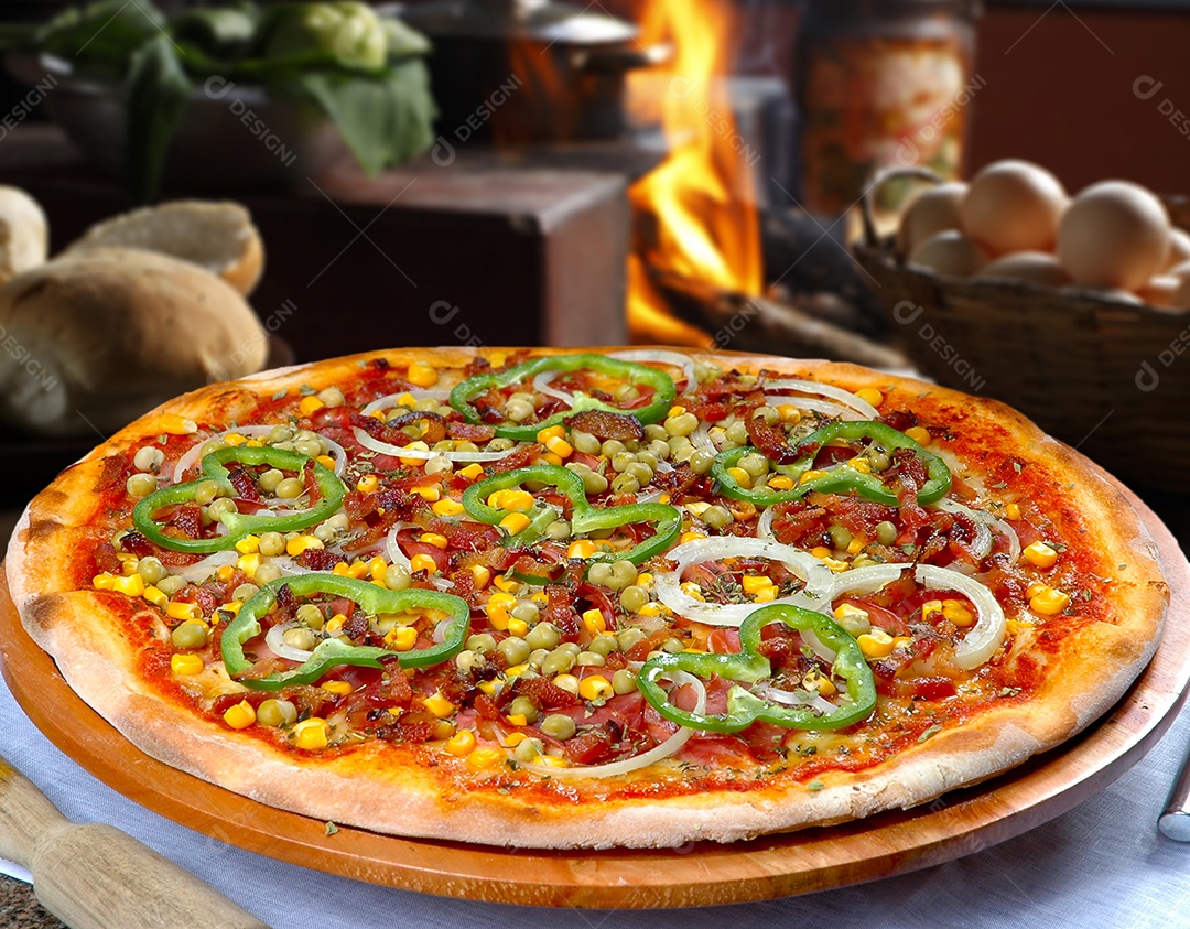 Pizza com milho bacon chili cebola ervilha