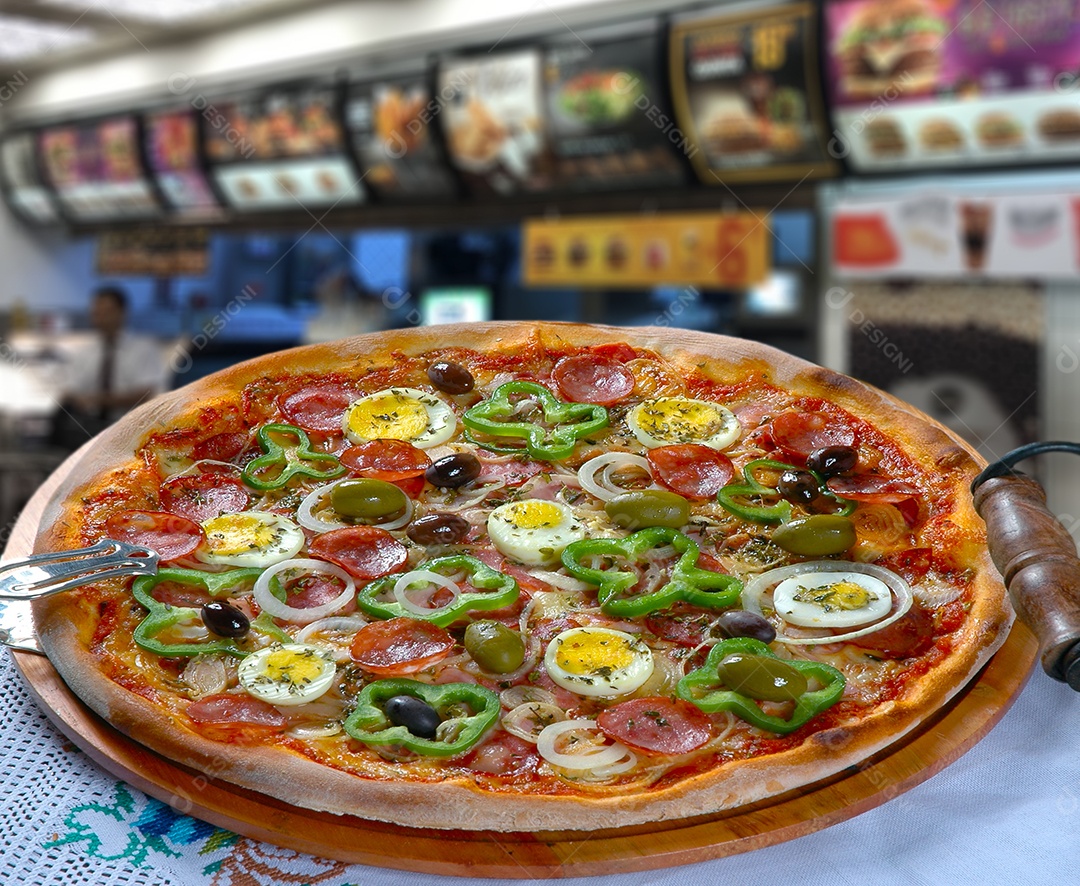 Pizza com milho bacon chili cebola ervilha