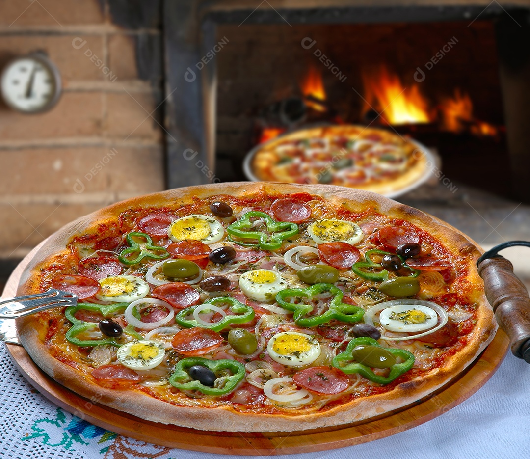 Pizza com milho bacon chili cebola ervilha