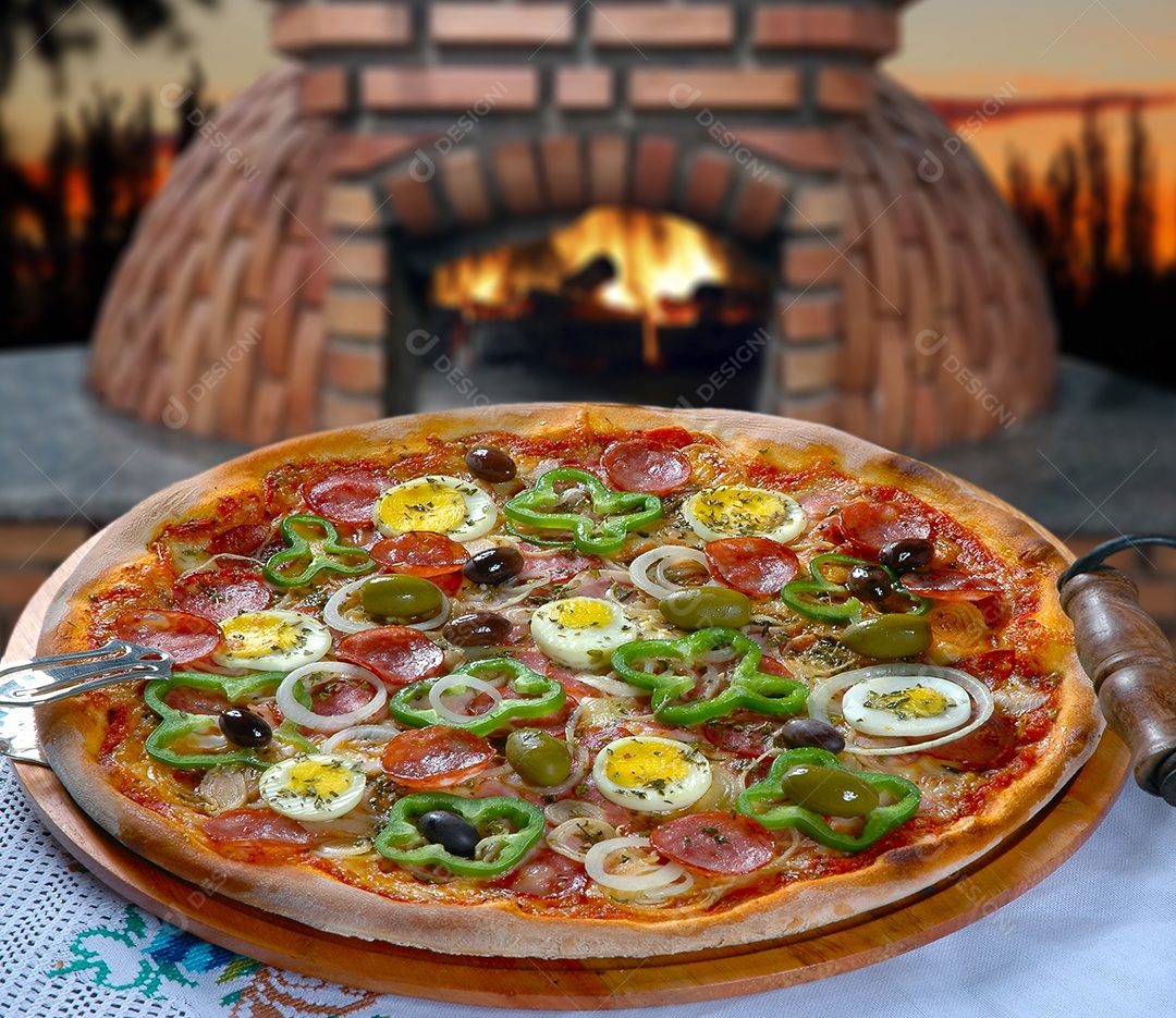 Pizza com milho bacon chili cebola ervilha