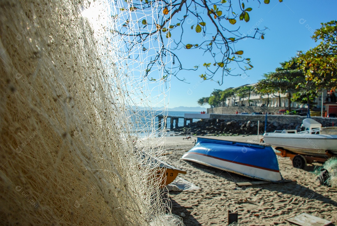 Barco de pesca na praia de copacabana Rio de Janeiro