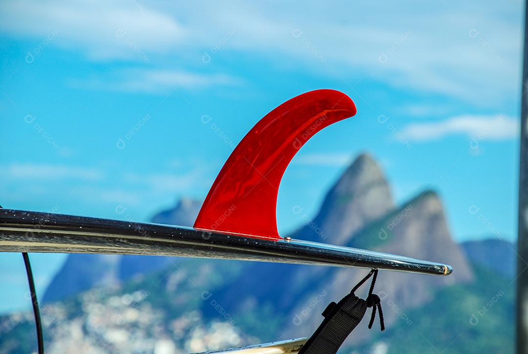 Prancha de surf na praia de Ipanema