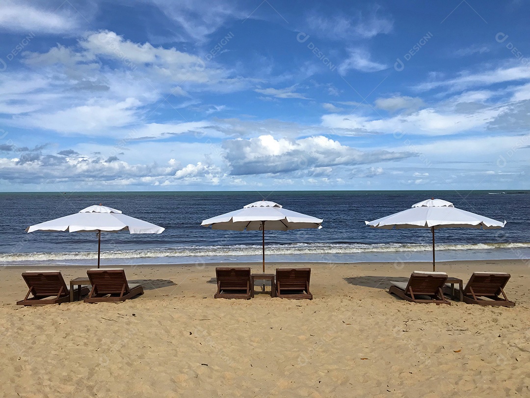 Cadeiras de praia e guarda sol