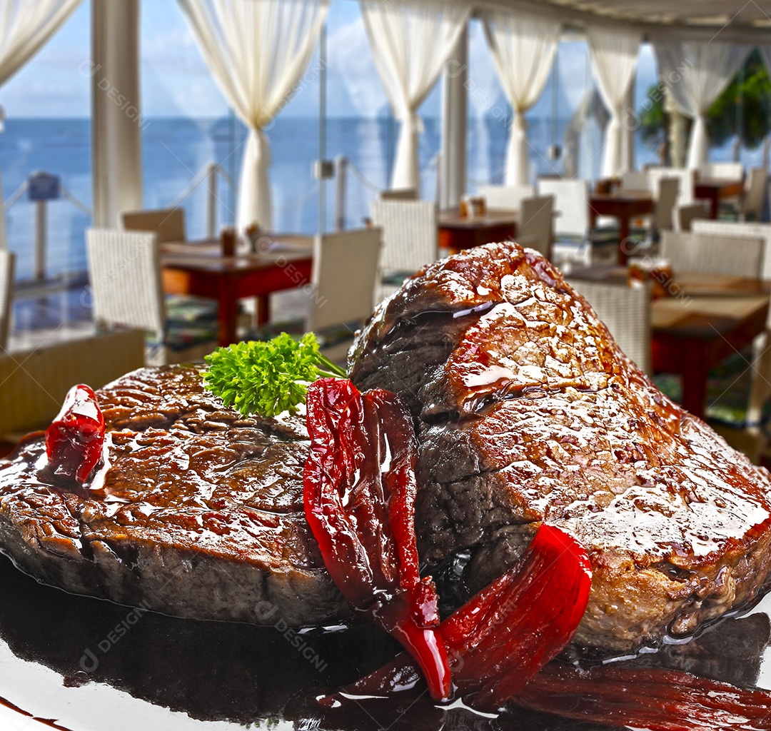 Filé mignon ao molho de vinho tinto