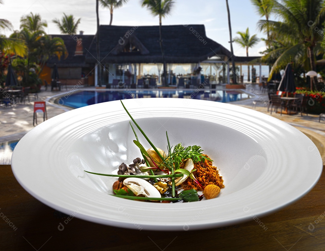 Alta gastronomia no restaurante da praia