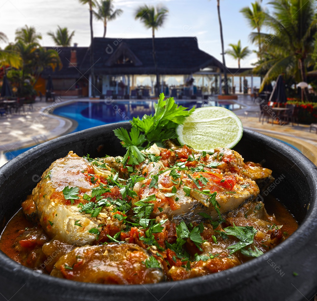 Moqueca brasileira de camarão e peixe