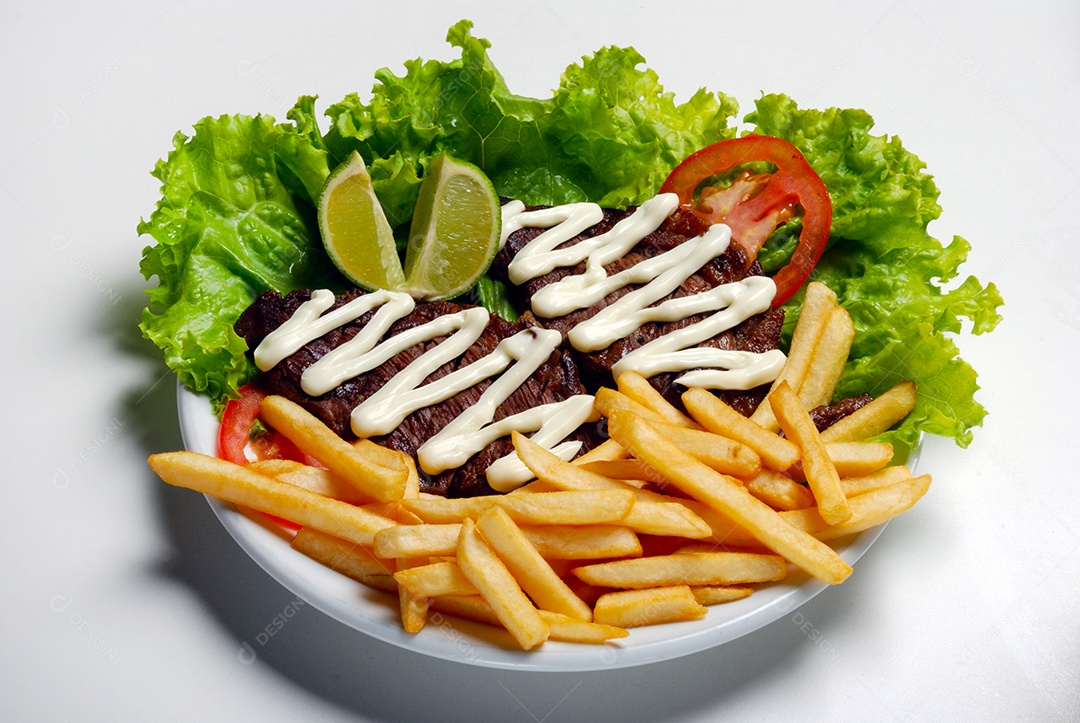 Batatas fritas com bife