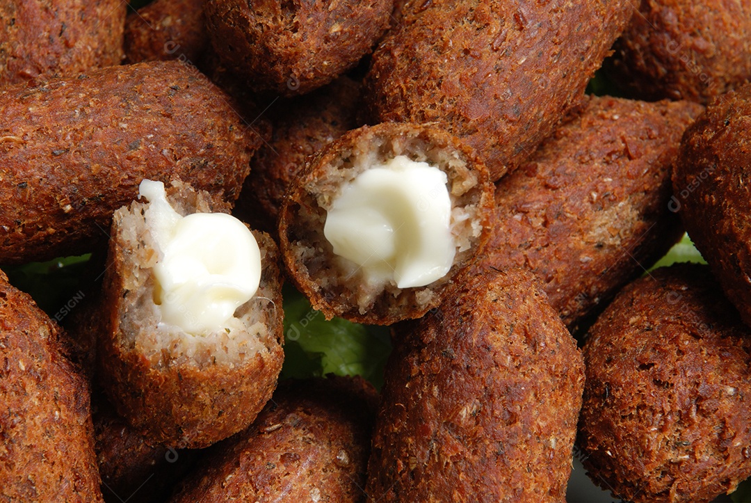 Quibes deliciosos bem recheados com queijo