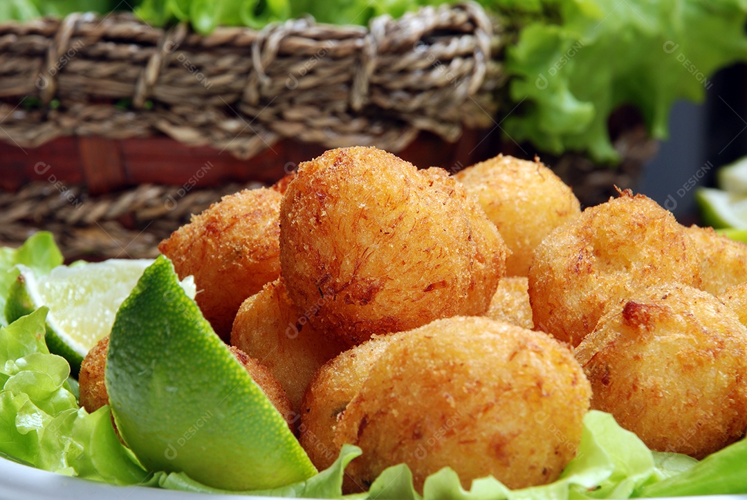 Bolinhos de bacalhau em porção