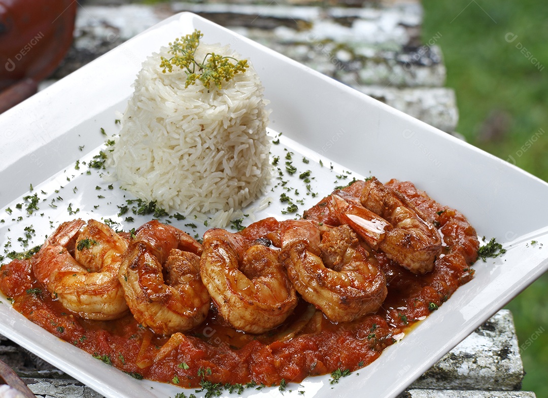 Alta gastronomia camarão grande com molho