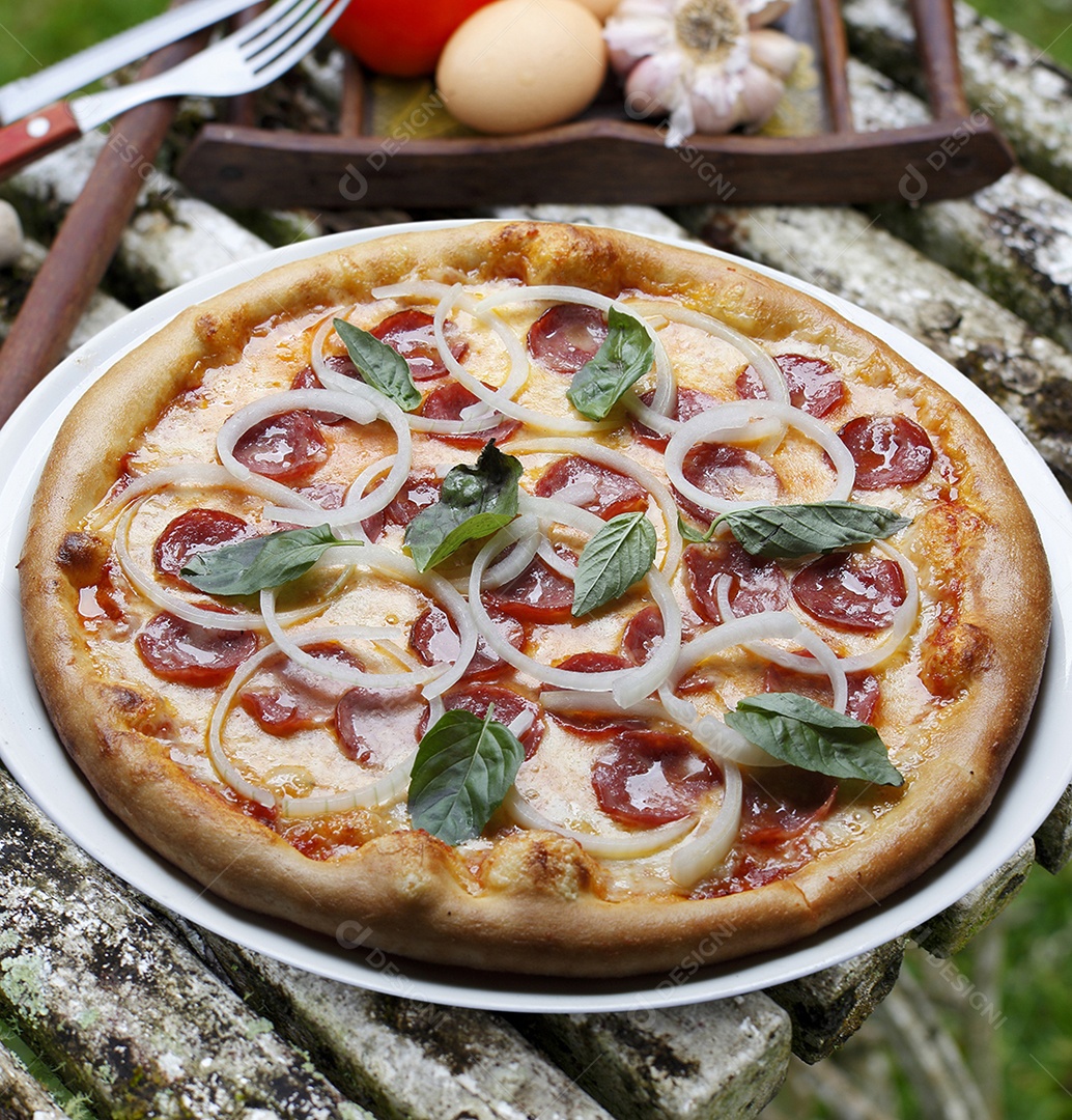 Pizza de calabresa com azeite