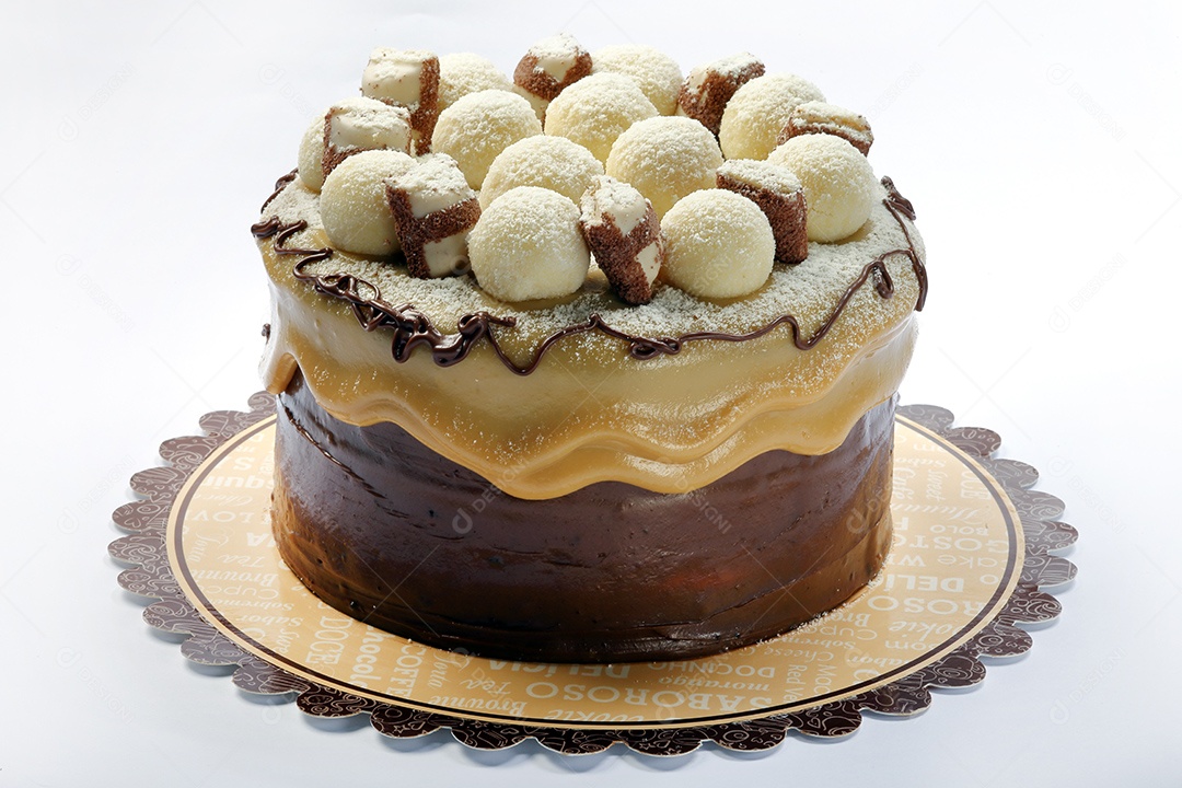 Bolo coberto doce de leite