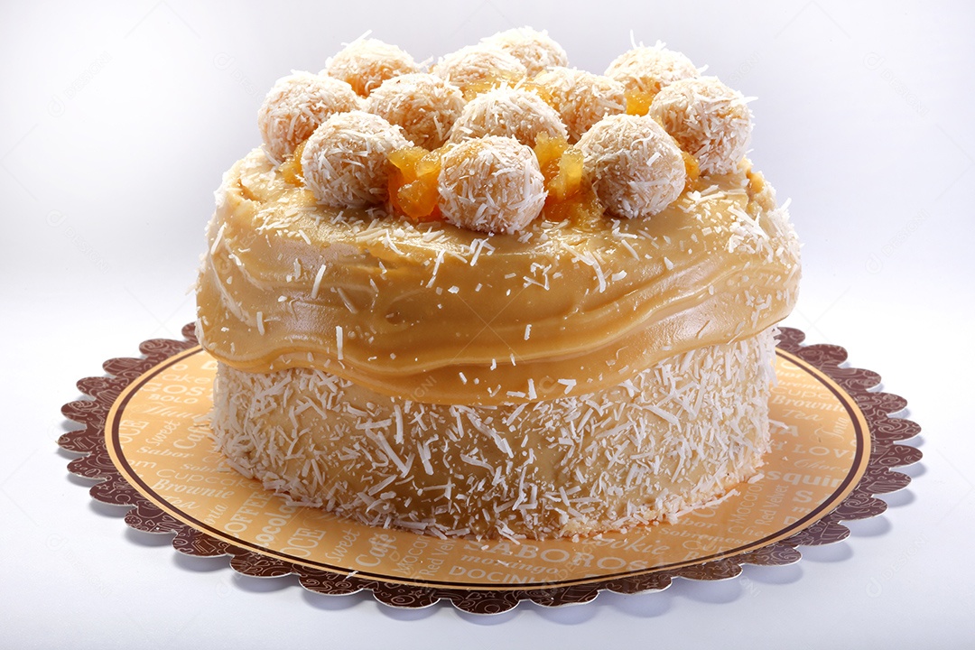 Bolo coberto doce de leite