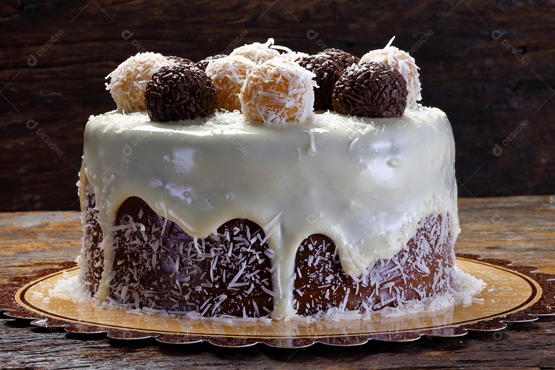 Bolode chocolate calda de coco e brigadeiro